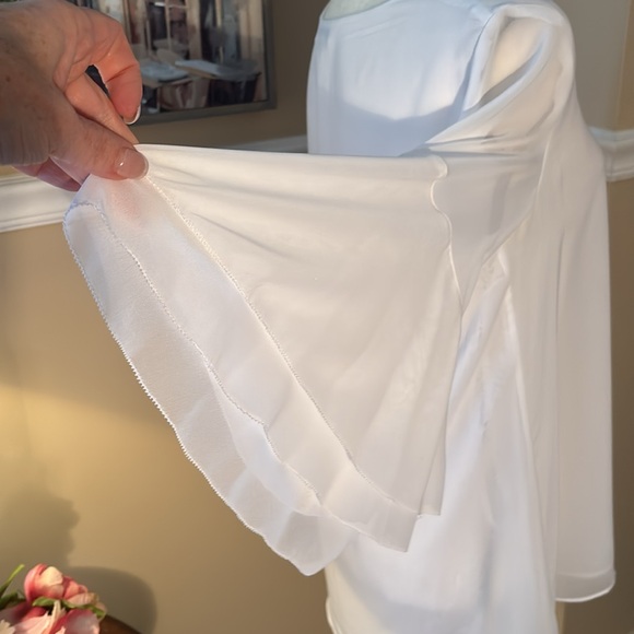 White NWOT sheer lined blouse with bell sleeves! - Picture 4 of 11